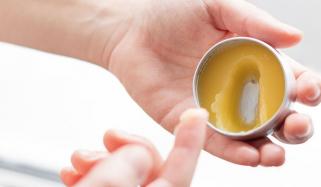 سردیوں میں گھر پر قدرتی وِکس بنانے کا آسان طریقہ