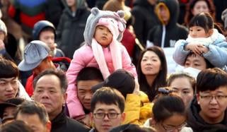 چین میں مسلسل چوتھے سال شرحِ پیدائش کم