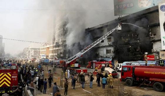 گل پلازا آتشزدگی، متاثرین کا ریسکیو آپریشن تیز کرنے کا مطالبہ