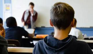 ماتھے پر تلک لگانے والے ہندو طالب علم کو لندن کے اسکول میں ہراسانی کا سامنا 