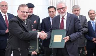 پاکستان، اسلامی ترقیاتی بینک میں 3 قرض معاہدوں پر دستخط