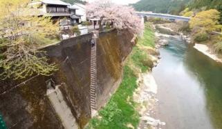 خوفناک ترین سیڑھی جس پر پیر رکھنا بھی مشکل