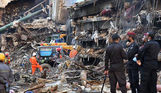 گل پلازا سانحہ: سندھ بلڈنگ کنٹرول اتھارٹی نے کمشنر کراچی کو 7 فائلیں پیش کردیں