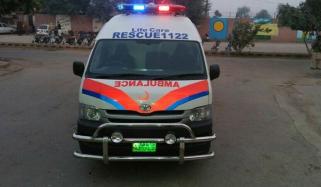 بہاولپور: ٹریکٹر کی اسکول وین کو ٹکر، ڈرائیور اور خاتون ٹیچر زخمی