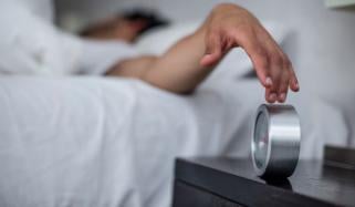 سردیوں میں صبح جلدی اٹھنا مشکل کیوں لگتا ہے؟