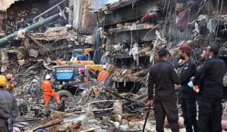 گل پلازا سانحہ: سندھ بلڈنگ کنٹرول اتھارٹی نے کمشنر کراچی کو 7 فائلیں پیش کردیں