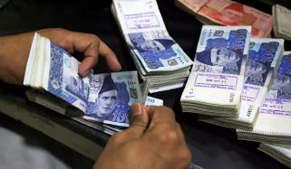 پاکستان نے 6 ماہ میں ایک ہزار 254 ارب روپے بیرونی قرضہ لیا، دستاویز