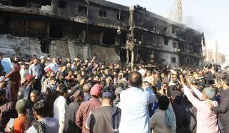 گل پلازا آتشزدگی میں شہید ہونے والوں کے اہلِ خانہ آج بھی اپنے پیاروں کو پکار رہے ہیں