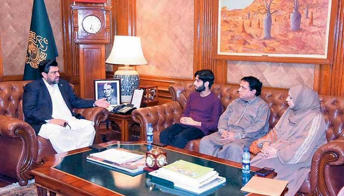گورنر سندھ سے ڈاکٹر عمران فاروق کے بیٹے کی ملاقات