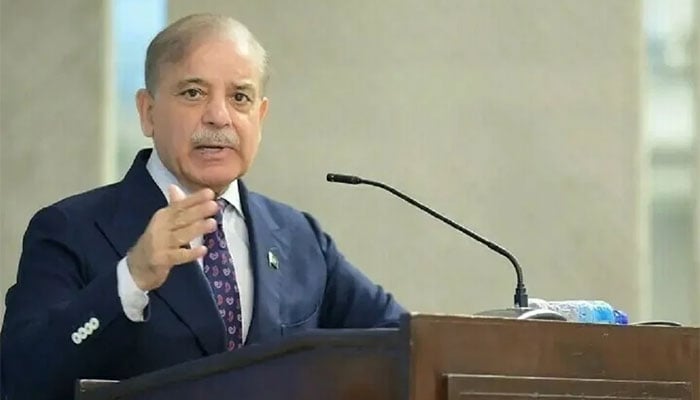 وزیراعظم شہباز شریف ڈیووس سے پاکستان واپسی سے قبل برطانیہ پہنچ گئے