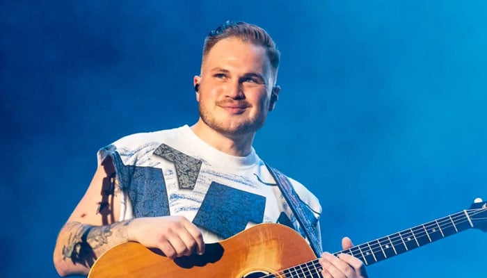 Zach Bryan pays heartfelt tribute to late mom on surprise wedding