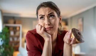 کیا آپ بھی ہر وقت کھانے کے بارے میں سوچتے رہتے ہیں؟ ’فوڈ نوائس‘  کیا ہے اور اس سے کیسے نمٹا جائے؟