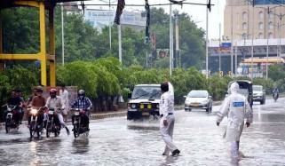 کراچی میں آج تیز ہواؤں اور گرج چمک کیساتھ وقفے وقفے سے بارش کا امکان