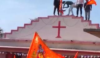 بھارت میں بجرنگ دَل کے کارکنوں کا پادری پر تشدد اور تذلیل