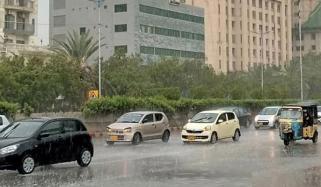 کراچی کے مختلف علاقوں میں تیز ہواؤں کے ساتھ بارش