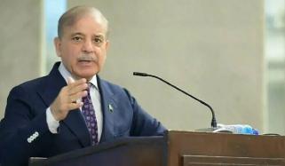 وزیراعظم شہباز شریف ڈیووس سے پاکستان واپسی سے قبل برطانیہ پہنچ گئے