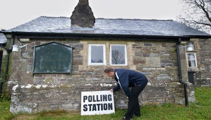 انگلینڈ کے 29 علاقوں میں بلدیاتی انتخابات مؤخر، کونسلوں کی تنظیمِ نو کا فیصلہ