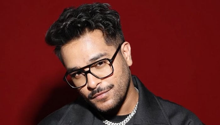 Asim Azhar walks down memory lane with twisted 2016 trend