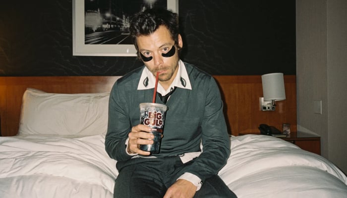 Harry Styles ‘heals’ fans with long-awaited release of new single ‘Aperture’