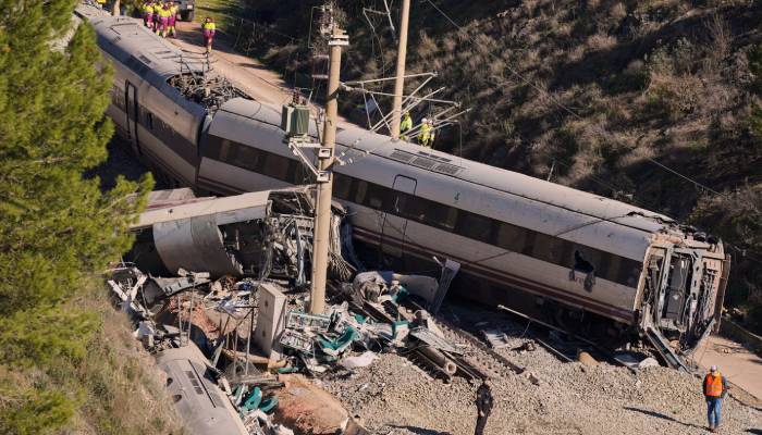 Deadly train crash in Spain linked to fractured rail section, reports say