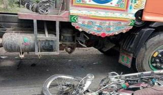 کراچی: لانڈھی میں ٹریلر کی ٹکر سے موٹرسائیکل سوار 2 افراد جاں بحق 