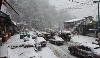 بالائی علاقوں میں برف باری کا سلسلہ تھم گیا