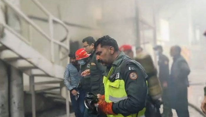 لاہور: نجی ہوٹل میں آگ کا مقدمہ ہوٹل مالک سمیت 6 افراد کیخلاف درج