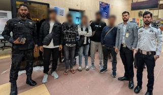 جناح ایئرپورٹ: 3 اہم اداروں کی چیکنگ عبور کرنے والے عمرہ مسافروں سے ممنوع اشیاء برآمد