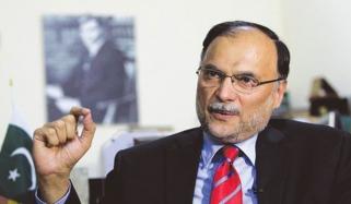 حکومت نے دیوالیہ ہوتے ملک کو ترقی کی راہ پر گامزن کیا: احسن اقبال