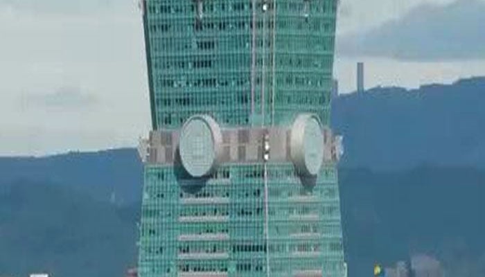امریکی کلائمر ایلیکس ہان ولڈ نے تائیوان کی بلند ترین عمارت سر کرلی