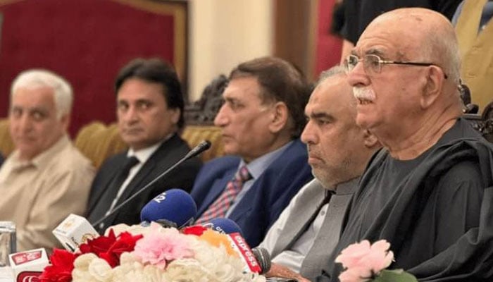 اپوزیشن اتحاد نے 8 فروری کو ہڑتال پر مشاورت کرلی