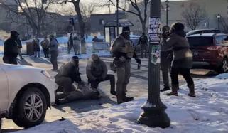 امریکی پولیس کے ہاتھوں شہری ہلاک: عینی شاہد نے آنکھوں دیکھا حال بتادیا