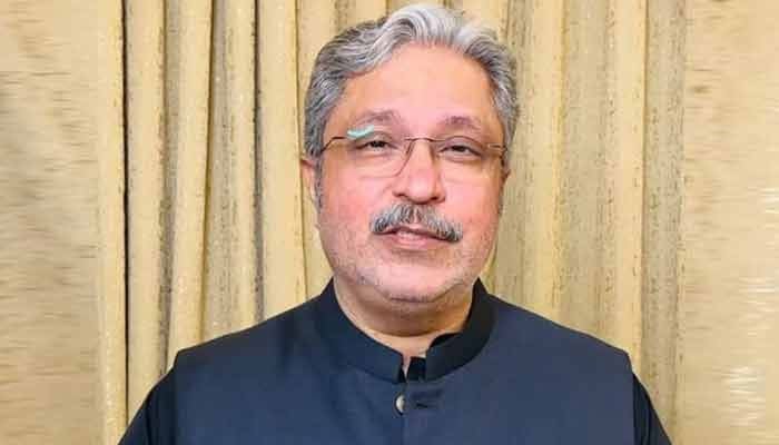 وزیرِ اعظم شہباز شریف کے کوآرڈینیٹر برائے خیبر پختون خوا اختیار ولی—فائل فوٹو