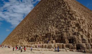عظیم اہرامِ مصر کیسے تعمیر کیے گئے؟ سائنسدانوں کا نیا دعویٰ سامنے آگیا