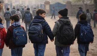 سندھ: محکمہ تعلیم کے 9 بجے اسکول کھولنے کے احکامات ہوا میں اڑا دیے گئے