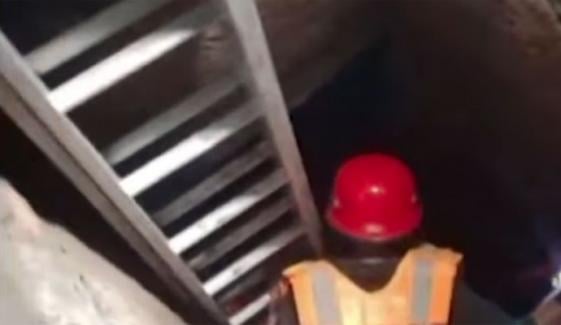 لاہور: خاتون اور بچی کے سیوریج لائن میں گرنے کا معاملہ معما بن گیا