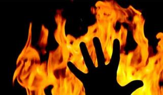 کراچی: گلستانِ جوہر کے کلینک میں 1 شخص آگ سے جھلس کر جاں بحق