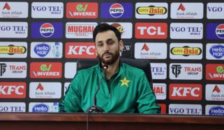 خواہش ہے پریس کانفرنس میں آؤں تو بابر کے بارے میں سوال نہ ہو: سلمان علی آغا