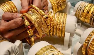 ملک میں سونے کی قیمت کا ایک اور ریکارڈ: فی تولہ ساڑھے 5 لاکھ روپے سے تجاوز کر گیا