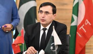 بانی کو اسپتال لے جانے کی خبر پر اہلِ خانہ میں شدید تشویش پائی جارہی ہے: بیرسٹر گوہر