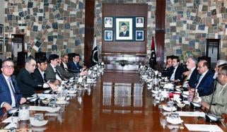 نیب نے 4 لاکھ 61 ہزار ایکڑ زمین واپس لے لی، چیئرمین نے دستاویز وزیراعلیٰ سندھ کے حوالے کردیں