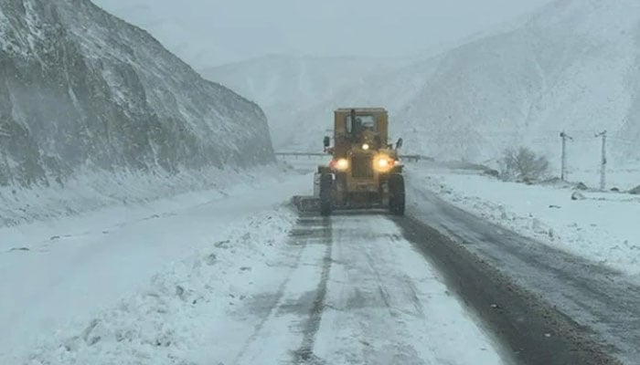 ملک کے بالائی علاقوں میں خون جماتی سردی