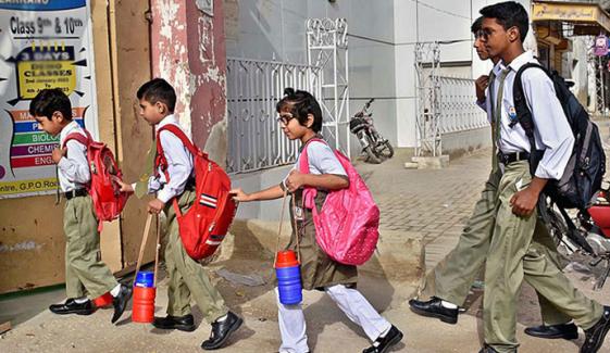 نجی اسکولوں کو 10 فیصد طلبہ کو مفت تعلیم دینے کا حکم، خلاف ورزی پر رجسٹریشن خطرے میں ہو گی