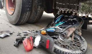 کوٹ ادو: لیہ روڈ پر ٹریلر کی 2 موٹرسائیکلوں کو ٹکر، 5طالبعلم جاں بحق