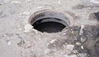 ماں بیٹی کے مین ہول میں گرنے پر داتا دربار منصوبے کی پوری ٹیم معطل