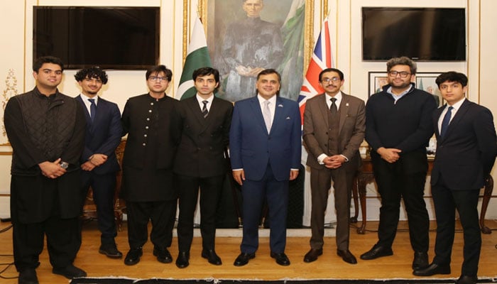 پاکستان ہائی کمیشن لندن میں عالمی منظرنامے پر پاکستان کی بڑھتی ہوئی اہمیت کے موضوع پر مباحثہ