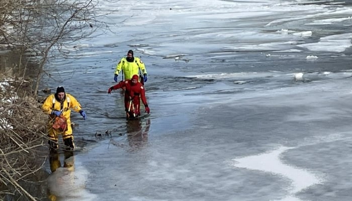 Helicopter crashes into Meramec River in Missouri after hitting power lines