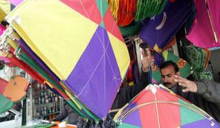 ڈی سی لاہور کے پتنگ بازی کے سامان کی طلب و رسد میں توازن کیلئے احکامات جاری