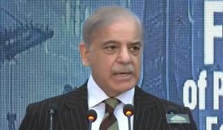 وزیراعظم کا صنعتوں کیلئے بجلی کی قیمت میں 4 روپے 40 پیسے کمی کا اعلان