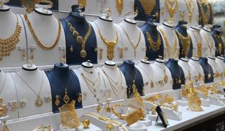 2 دن میں سونے کی فی تولہ قیمت میں 61 ہزار روپے کی کمی